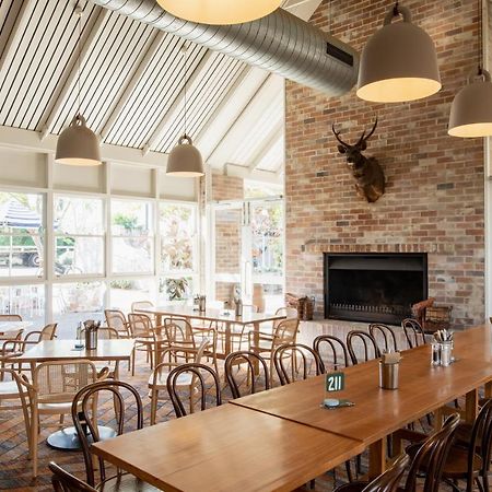 Camden Valley Inn Екстериор снимка