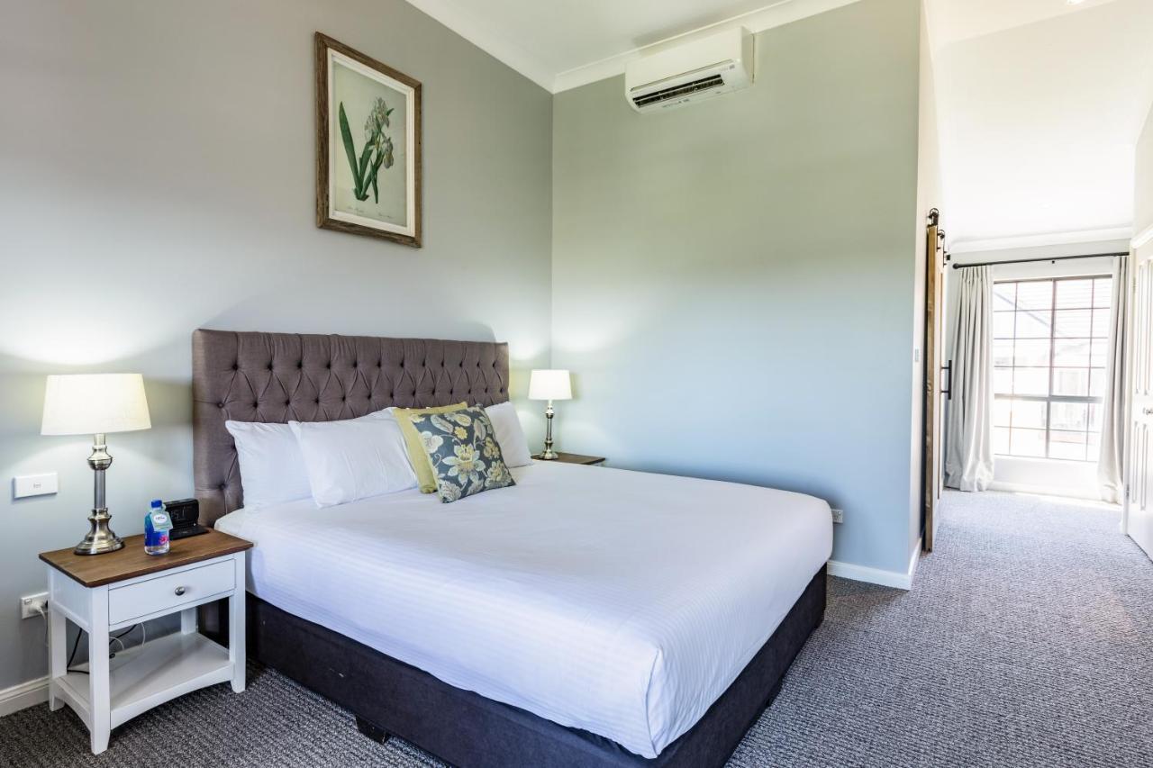 Camden Valley Inn Екстериор снимка