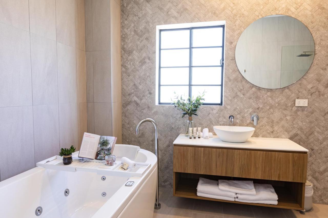 Camden Valley Inn Екстериор снимка