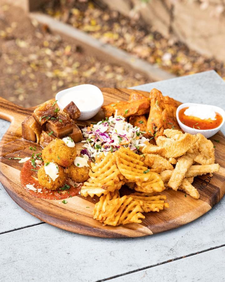 Camden Valley Inn Екстериор снимка