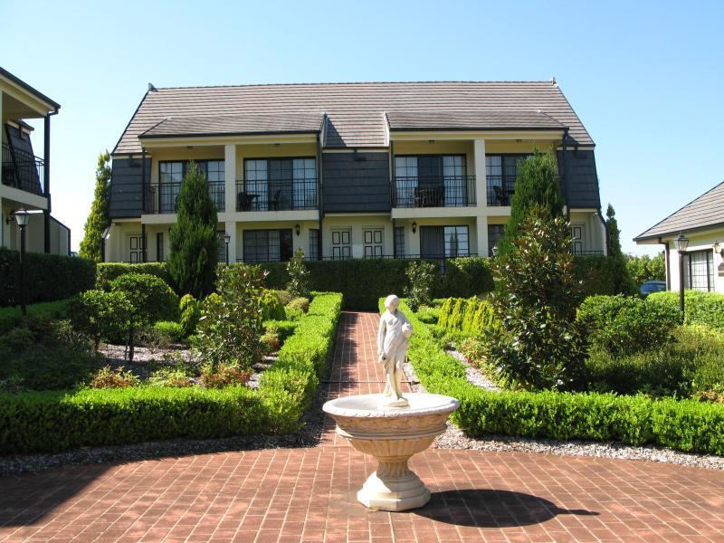 Camden Valley Inn Екстериор снимка