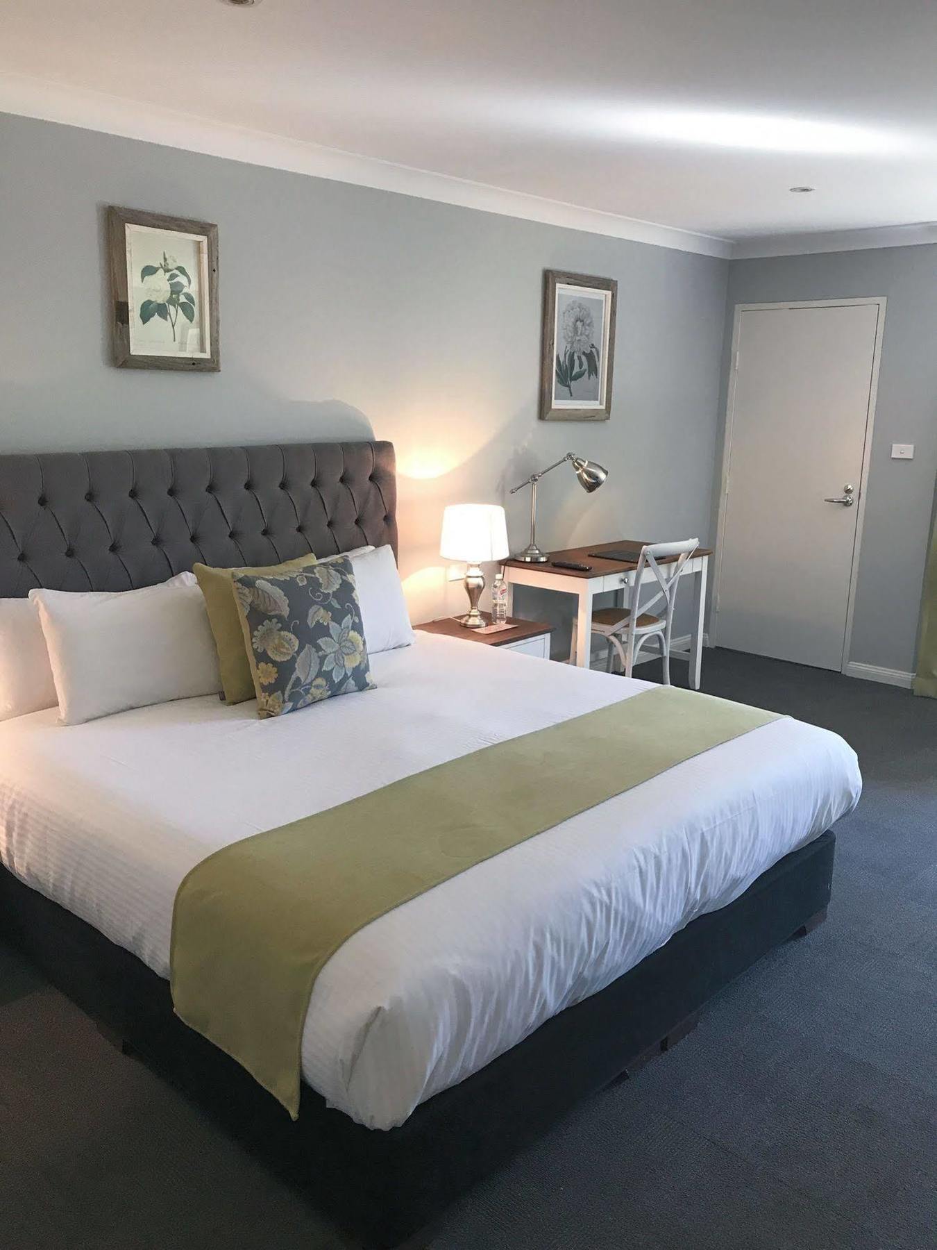 Camden Valley Inn Екстериор снимка