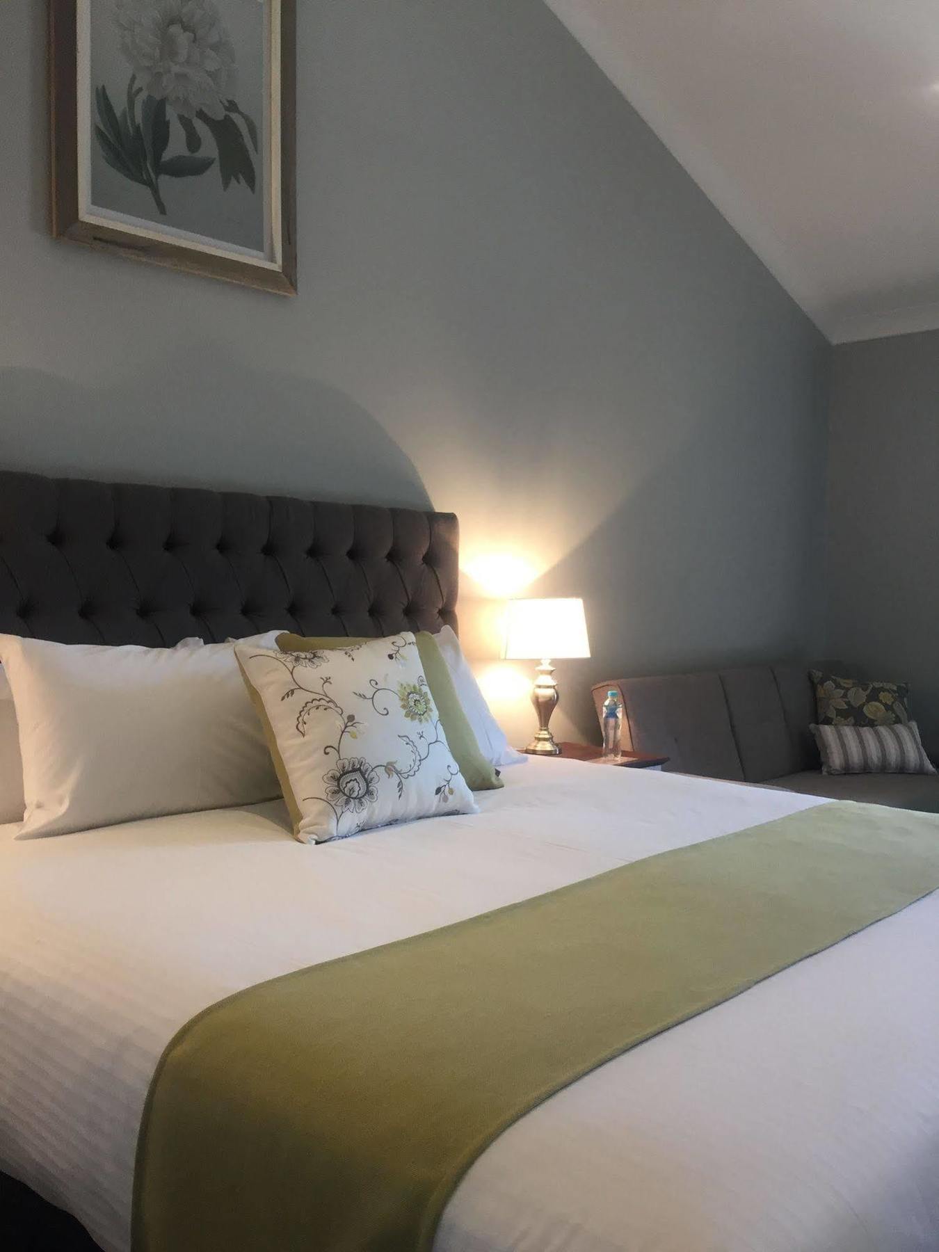 Camden Valley Inn Екстериор снимка