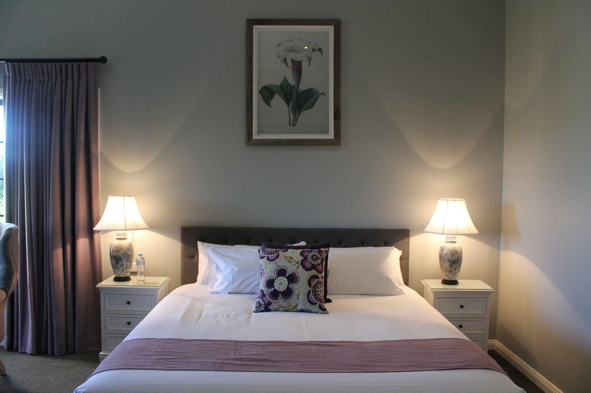 Camden Valley Inn Екстериор снимка